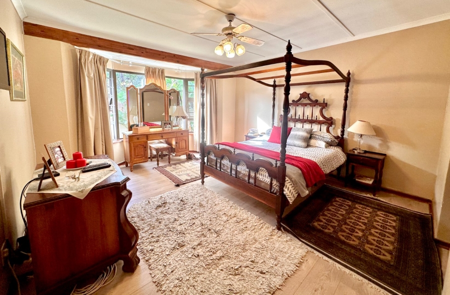 4 Bedroom Property for Sale in Glen Barrie Western Cape